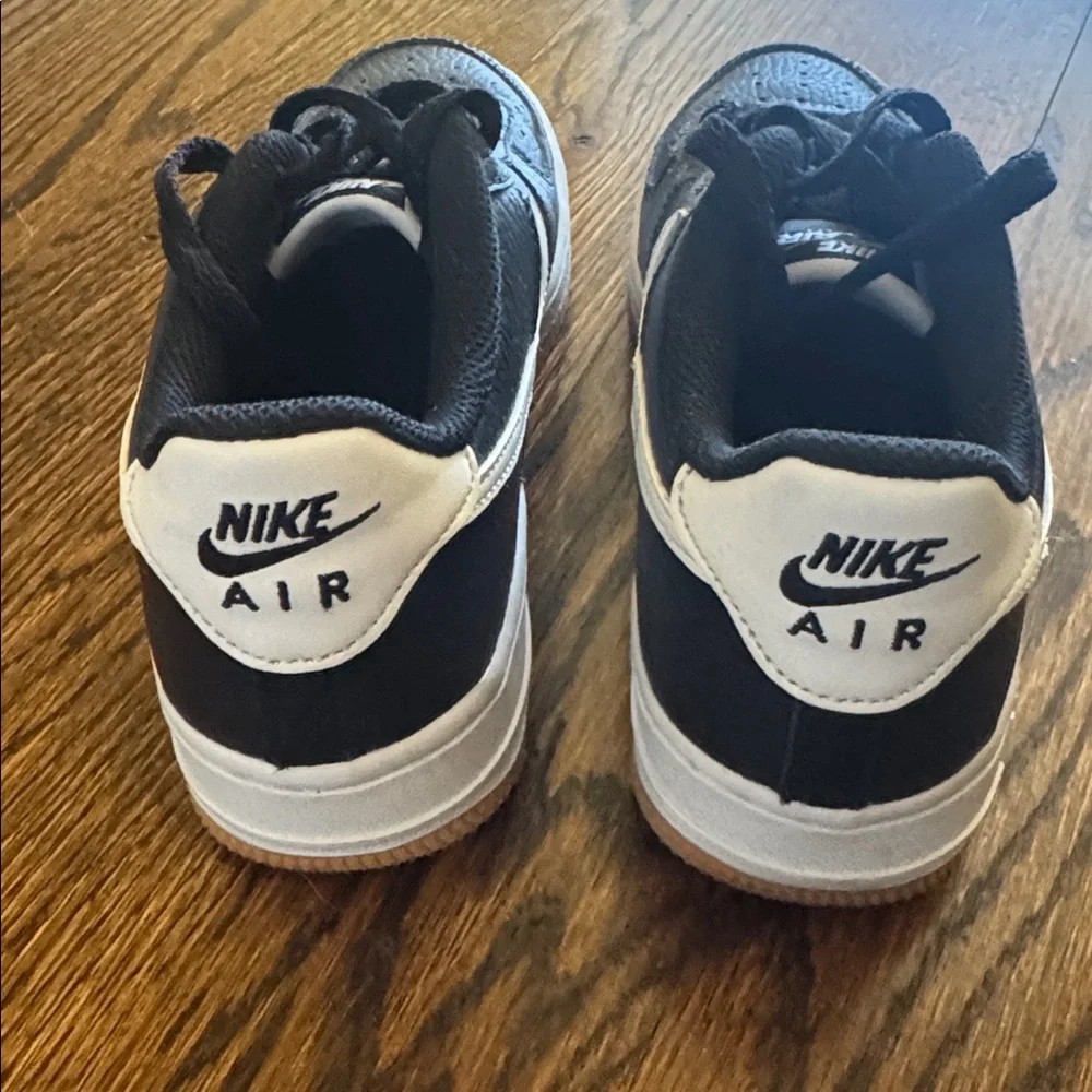 Nike Air Force One Black/White Low-Top Sneakers